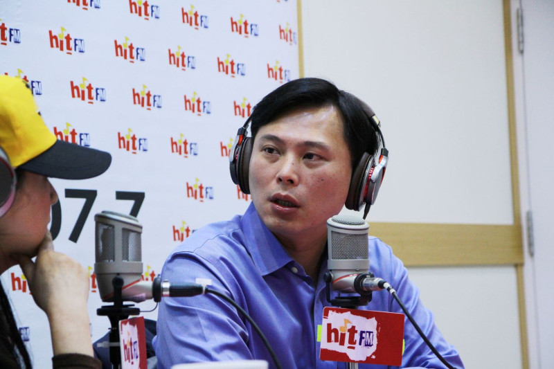 罷免投票倒數兩天，黃國昌今天早上到廣播節目專訪。   圖：蔻蔻早餐提供