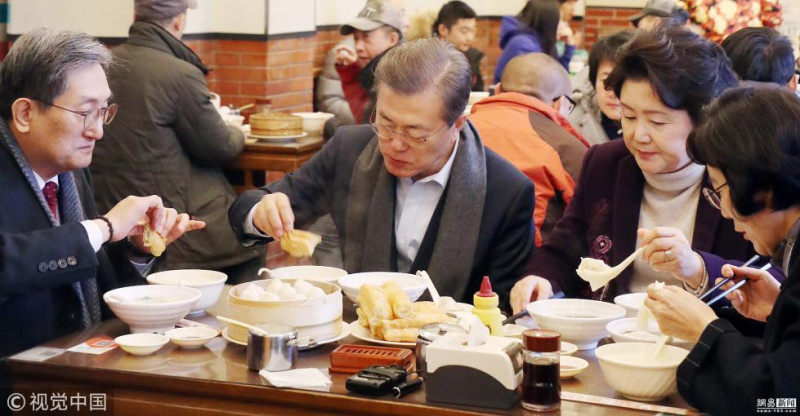 文在寅夫婦在北京品嚐中式早餐。   圖：翻攝自環球網
