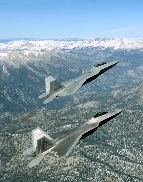 美國在敍利亞部署F-22「猛禽」戰機，隨時支援圍剿「伊斯蘭國」組織行動。   圖：翻攝美國空軍官網