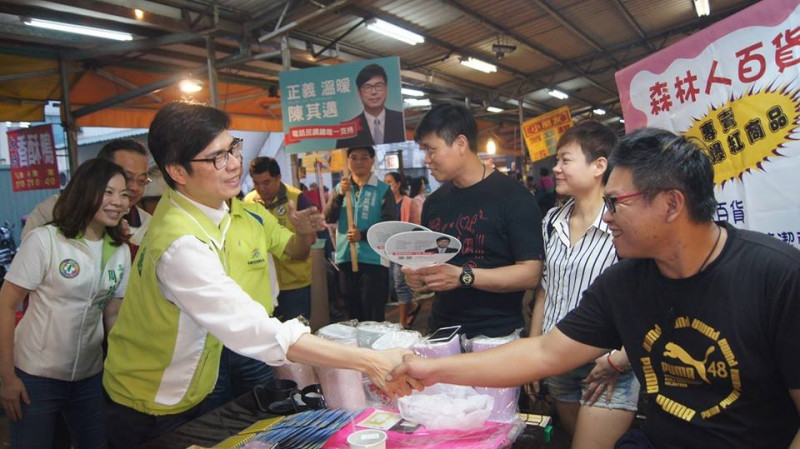 有意參選高雄市長黨內初選的陳其邁19日表示，過去他的選擇都是退一步，成全同志。   圖：翻攝陳其邁臉書