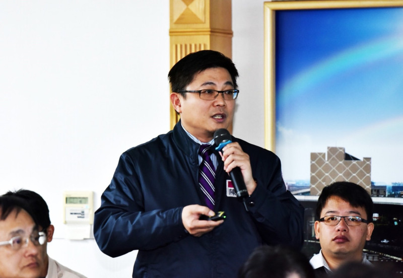 桃捷公司總經理陳凱凌報告,桃捷11月份的準點率已經達到99.95%,相較於北捷99.97%,相距甚近,公司財務106年預估盈餘約7千餘萬元。 圖:桃園市政府/提供