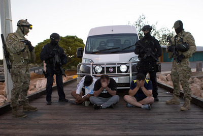 法務部調查局提供跨國毒品集團走私情資，助澳洲執法機關21日查獲重達約1.2公噸的甲基安非他命。   圖 : 法務部調查局/提供