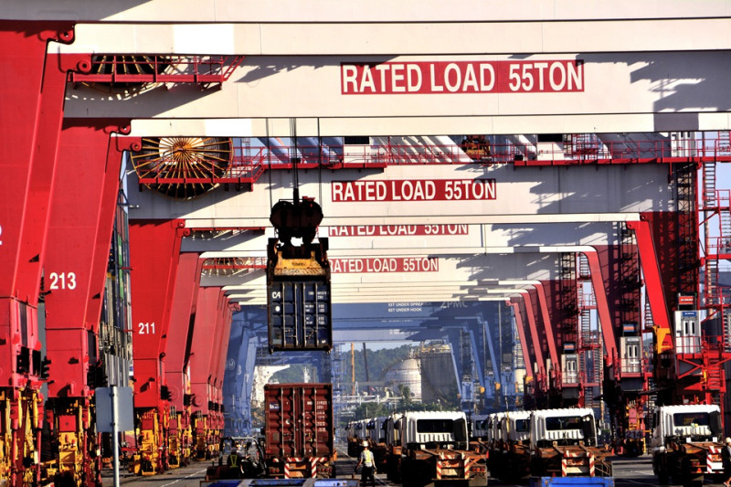 臺灣港務公司除了積極辦理高雄港第七貨櫃中心的工程與招商作業，提供大型船舶營運基地，更將透過提供高效率服務及獎勵措施與各航商業者攜手合作度過關鍵期。   圖:台灣港務公司/提供