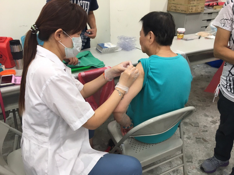 台中市政府自行購置6,000劑流感疫苗，即日起台中市民可至各區衛生所接種。   圖：台中衛生局／提供