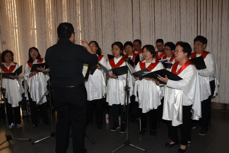 旅人之糧聖詠團是國內少數能以拉丁文詠唱聖歌的團體，彌撒中全程以拉丁語詠唱聖歌，相當難得。   圖：南投縣政府／提供