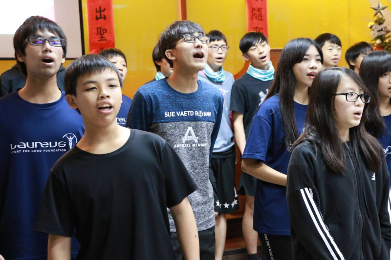小朋友們唱感恩歌曲。   圖 : 中華基督教救助協會／堤供