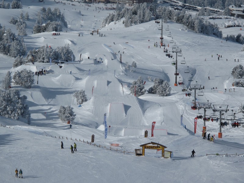 法國度假勝地尚魯斯滑雪度假村正逢滑雪旺季，24日傳出纜車故障，幸無人傷亡。   圖：翻攝尚魯斯滑雪度假村