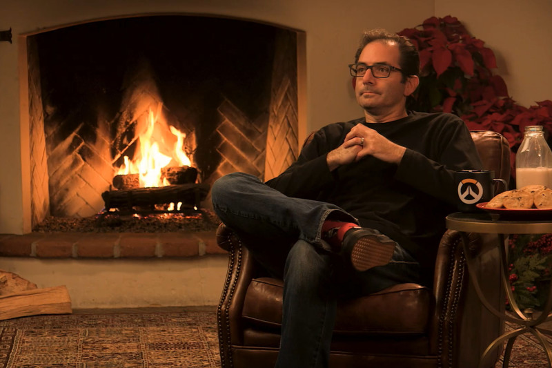 遊戲總監Jeff靜靜地坐在火爐前。   圖 : 翻攝自暴雪娛樂