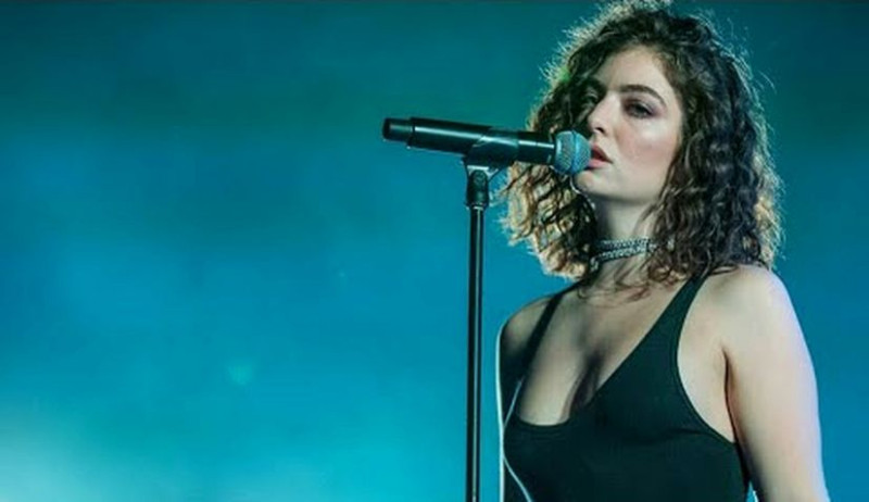紐西蘭歌手蘿兒（Lorde）面臨「抵制、撤資和制裁運動」支持者壓力，決定取消以色列一場計劃好的演出。   圖 : 翻攝自croatiaweek.com