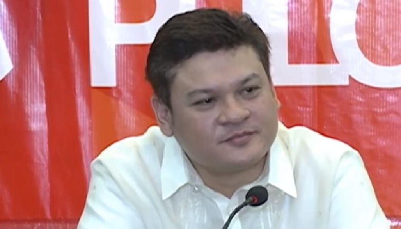 菲律賓總統杜特地長子巴奧洛（圖）遭對手指控涉入走私毒品案，今（25）日辭去菲國南部納卯市副市長一職。   