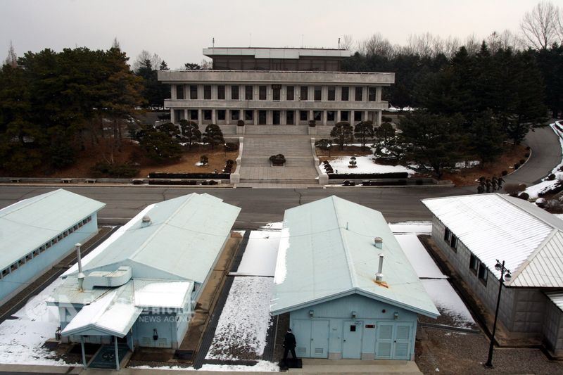 南韓統一部高層人士表示，南韓2日上午9時透過板門店聯絡管道，嘗試與北韓聯絡，但北韓並未作出回應。   圖 : 中央社