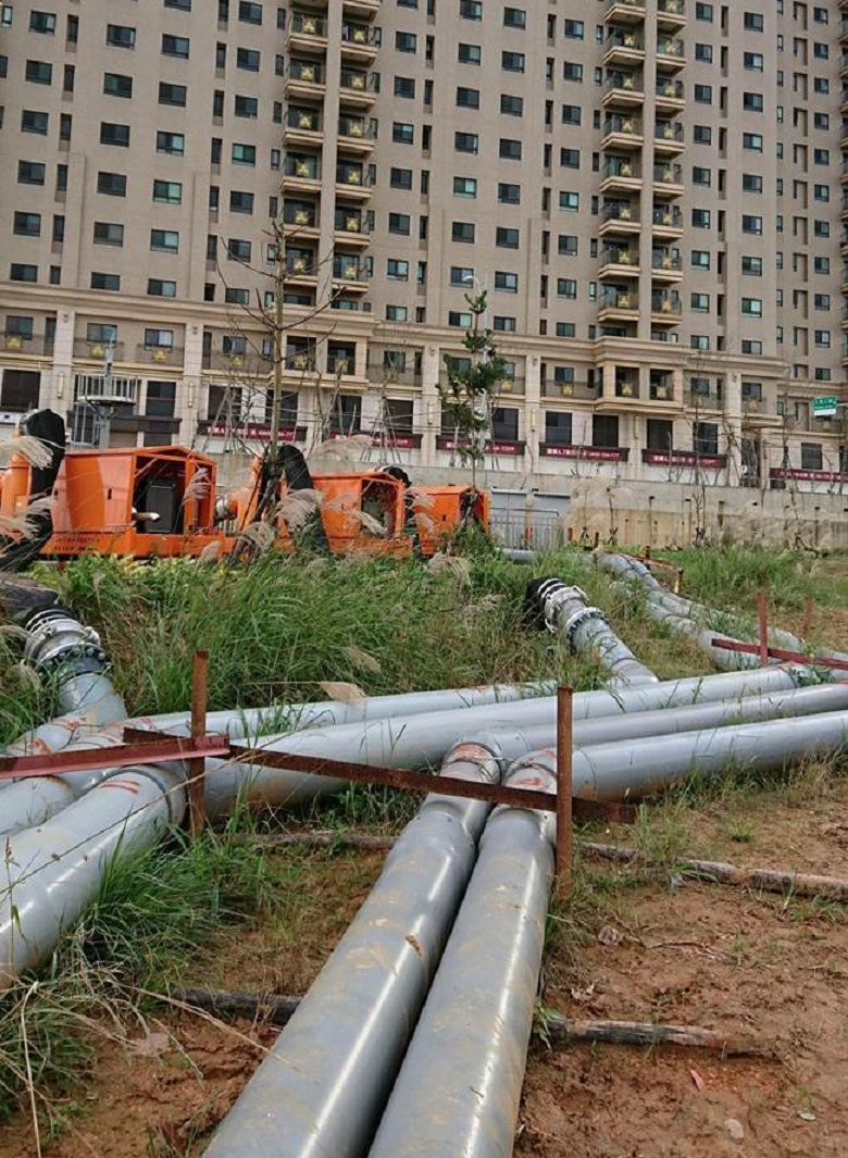 桃園A7合宜住宅生活汙水竟與雨水同流，嚴重汙染新北十八份坑溪。   圖：翻攝新北市環保局網站