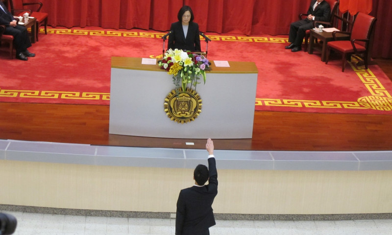 總統蔡英文今（4）日出席調查局調查班結業典禮，並監督學員宣誓。   圖：林朝億/攝