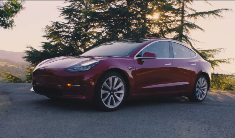 特斯拉Model 3產量不足，原目標每周5,000輛，但最新數據顯示2017Q4僅有1,550 輛。   圖：翻攝自Tesla