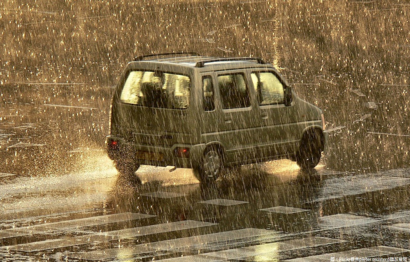 天冷有雨，開車務必要小心開！   圖：Flickr提供pieter musterd開放權限
