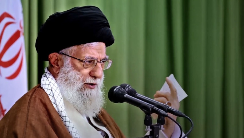 最高宗教領袖哈米尼對於「英文教學蔓延到幼兒園」一事表達憤怒。   圖：翻攝Ayatollah Ali Khamenei臉書