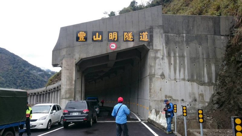 豐山明隧道今日通車，保障用路人的安全，免於遭受落石危害。   圖：嘉義縣政府/提供