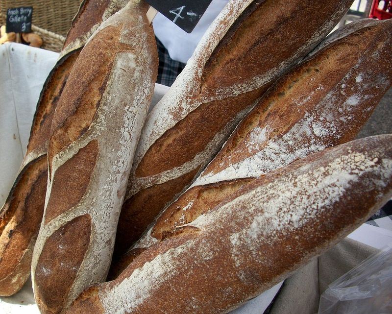 法國麵包師動員發聲，希望法式長棍麵包也能佔上一席，保留製作專業與精髓，總統馬克宏也加入聲援。   （圖取自pixabay圖庫）