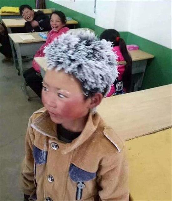 「冰花男孩」故事讓中國大陸民眾質疑「2020年將實現全面脫貧」的宣稱；曾發生4名留守兒童集體喝農藥自殺的貴州省畢節市，今天被爆出有多名幹部「偷吃」扶貧款，小康的中國夢雪上加霜。   圖 : 取自xuehua網站