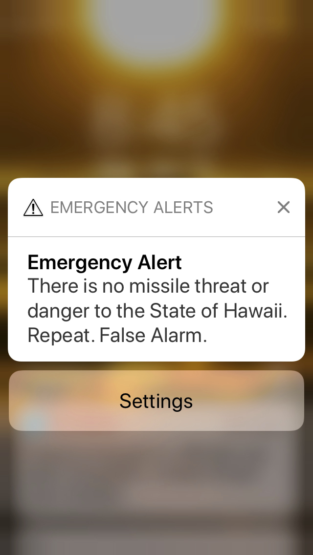 到上午8時45分，夏威夷民眾則收到手機簡訊澄清通知，說明先前發出的第一通警訊是錯的，證實是虛驚一場。   圖：達志影像/美聯社