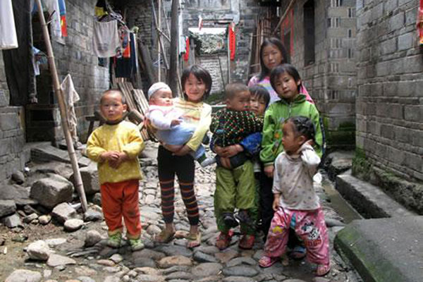 留守兒童一直是中國非常嚴重的社會現象。   圖：翻攝Melissa Davis Youtube