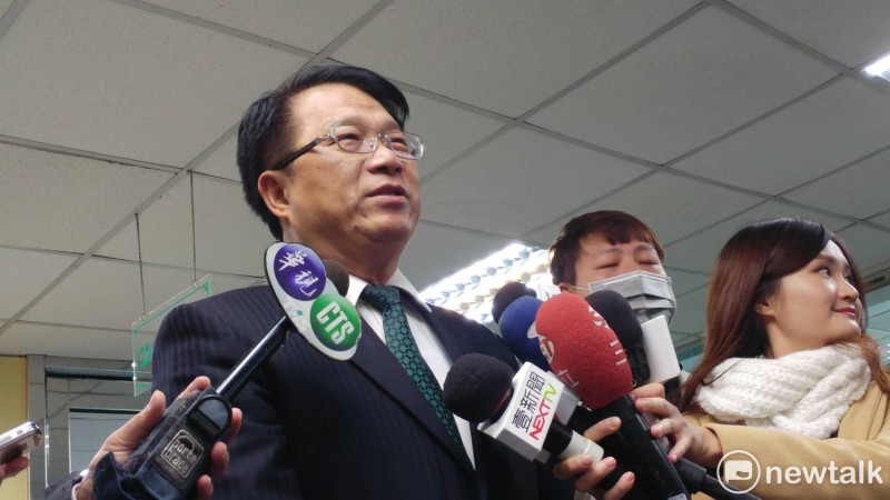 現任台南市黨部主委顏純左16日上午登記時表示，對於參選他有信心，這也破除從開始很多人都說「我是選假的」。   圖：林朝億/攝