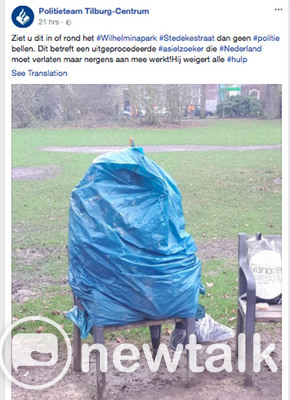 荷蘭一處公園近日出現一位用垃圾袋包住全身的怪異人士，堤堡警方接到大量報案電話後在社群媒體上解釋此人是尋求庇護失利的難民，但拒絕任何協助。   圖:翻攝堤堡警局臉書