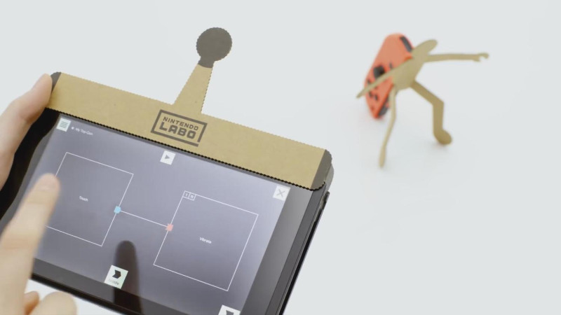 Nintendo Labo的遙控機器人套裝。   圖：翻攝自 Nintendo 公式チャンネル YouTube