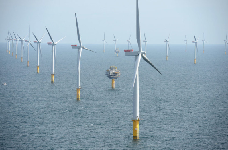 英國學者認為，風力發電已經成為英國供電主力，2050年前後，每年的海上風力發電將值80億英鎊。   圖：翻攝英國能源與氣候情報單位官網