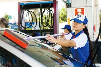 據中油浮動油價調整機制估算，22日起預計汽油漲0.2、柴油0.1元。   圖：翻攝自中油網站
