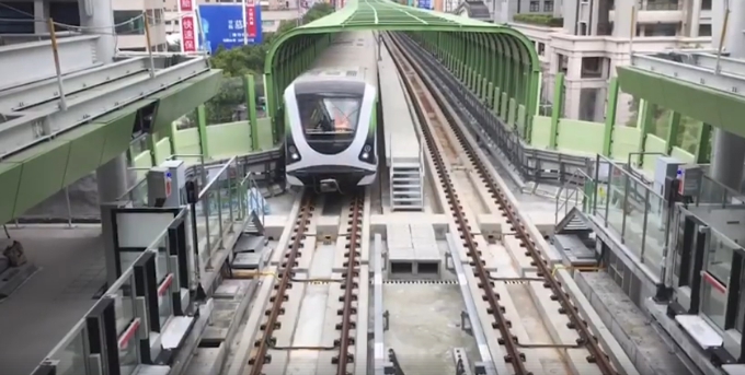 台中市捷運綠線工程進度已突破75%，預計今年底試運轉，2020年正式營運。   圖：翻攝林佳龍臉書