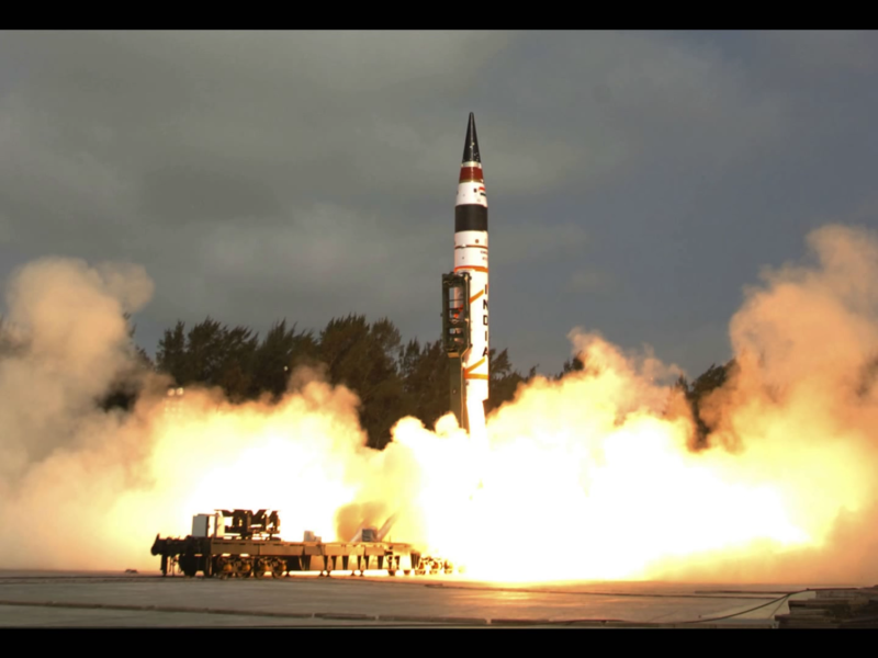 印度國防部長希塔拉曼（Nirmala Sitharaman）表示，印度成功試射具有攜帶核子彈頭能力的烈火5號（Agni-V）洲際彈道飛彈。   圖：翻攝自Youtube