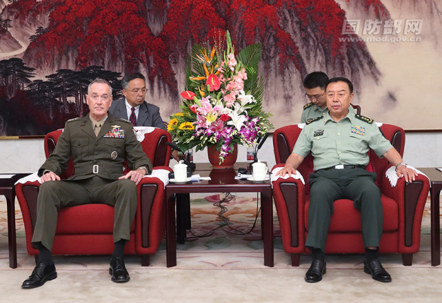 前中共中央軍委副主席范長龍(右)據傳被調查，倘若屬實，將是4年來被查的第3名軍委副主席。   圖：翻攝自中國國防部網站