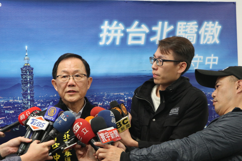 國民黨立委蔣萬安今宣布不參選2018台北市長，有意爭取國民黨提名的市長參選人丁守中表示，蔣選擇堅守國會戰場，是一種承擔，應給予高度肯定。   圖：丁守中辦公室 / 提供