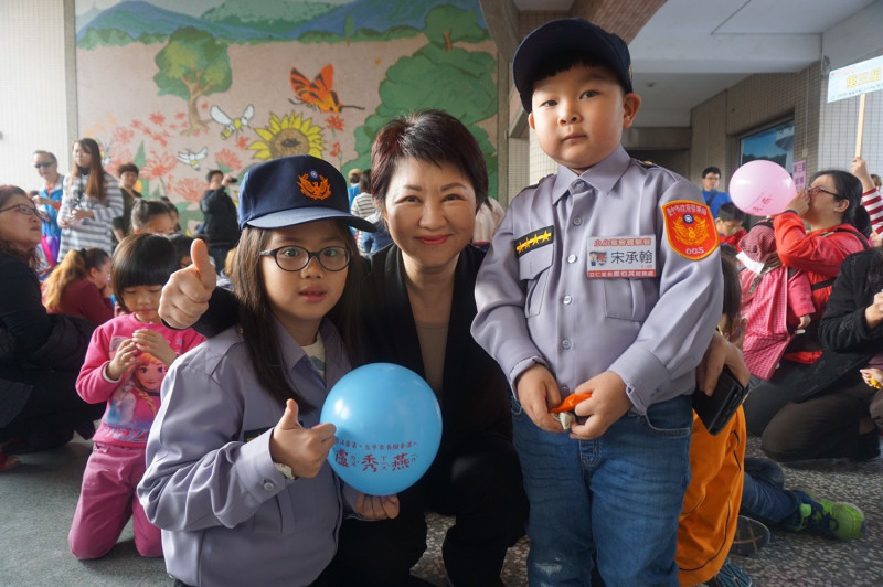 盧秀燕參加寒假小小警察體驗營。   盧秀燕辦公室/提供