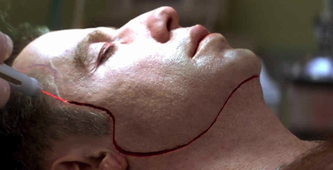 法國一名男子接受二度臉部移植，是全世界首例。   圖：翻攝電影《變臉》預告片
