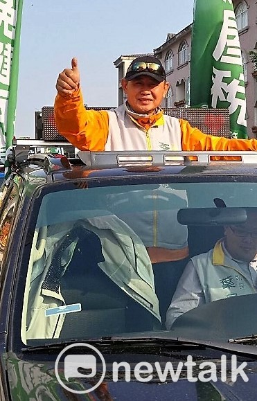 台南市長參選人李俊毅連續進行二場車隊遊行，繞行東區、中西區和永康區。   圖：黃博郎/攝