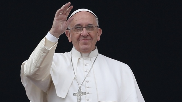 羅馬天主教教宗方濟各（Pope Francis）今天對政治貪腐表達強烈反對立場，表示秘魯多任總統卸任後都被關進牢裡，直問「秘魯出了什麼問題」。   圖 : 翻攝自saltandlighttv.org