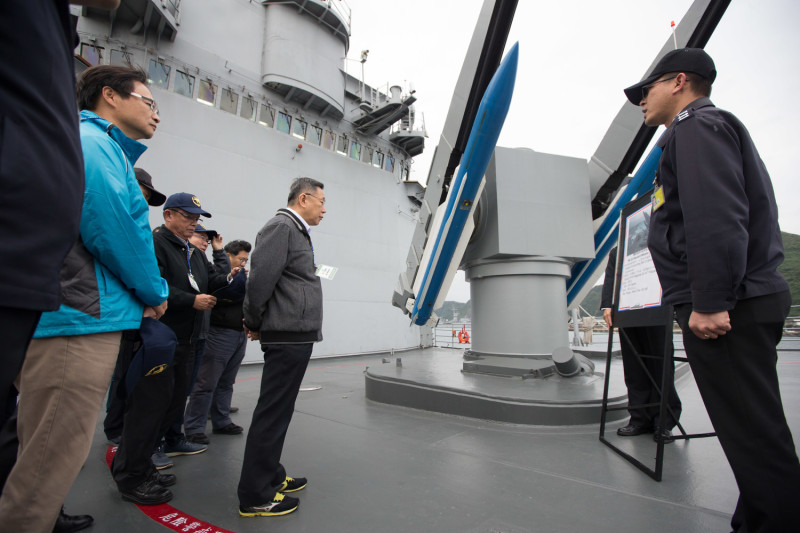 柯文哲登訪海軍168艦隊「紀德艦」。   圖：軍聞社 / 提供