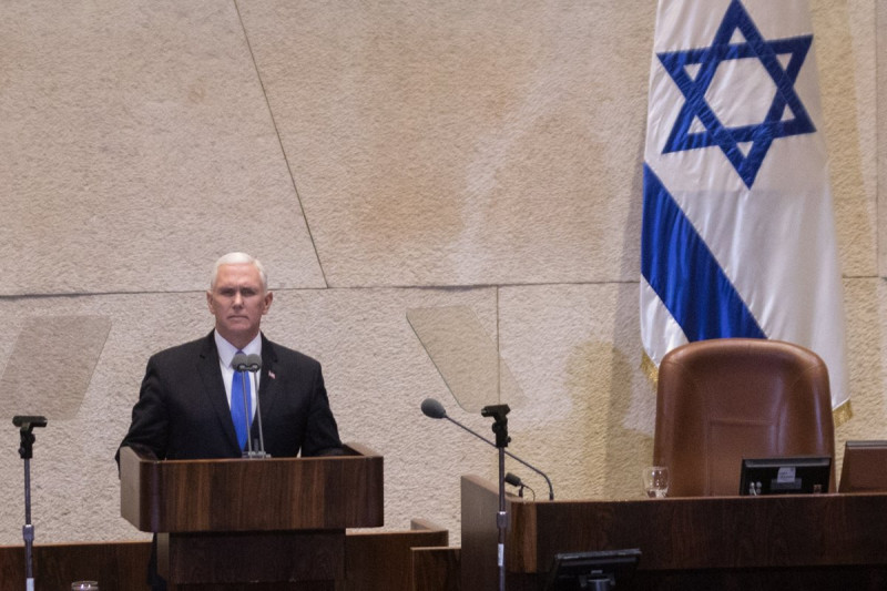 美國副總統彭斯22日赴以色列國會演說，宣布大使館搬遷時程。   圖：翻攝彭斯推特