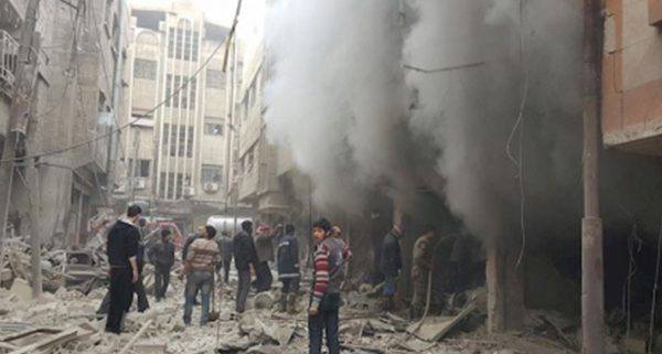 敍利亞首都大馬士革近郊的杜馬市連日受到攻擊，幾乎變成一片廢墟。   圖：翻攝敘利亞人權觀察組織