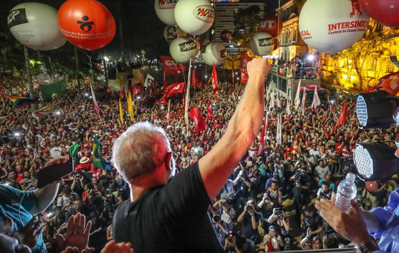 巴西前總統魯拉儘管卸任已久，人氣依然居高不下，民調顯示，他在眾多總統參選人中，獲得的支持度第1。   圖：翻攝魯拉臉書/Ricardo Stuckert