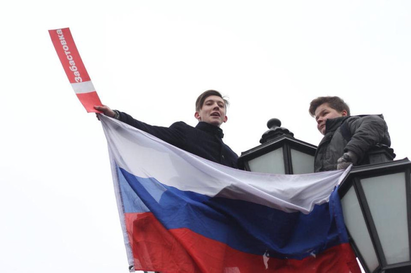 俄羅斯反普亭示威活動蔓延全國，上百城市出現由年輕人挺身帶頭，更有不到20歲的少年，納瓦尼稱他們是未來的希望。   圖：翻攝納瓦尼推特