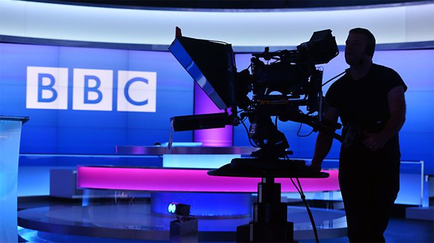 英國廣播公司（BBC）裡的女性員工不滿做同樣的工作、薪資卻低於男性，並指控主管階層誤導有關她們的「薪事」，以隱匿公廣媒體BBC內普遍存在的性別歧視。   圖 : 翻攝自youth village Kenya