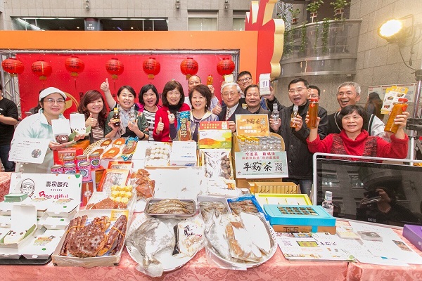 今年年貨大街活動同樣也結合各商家推出各項獎品活動。   圖：台北市商業處提供