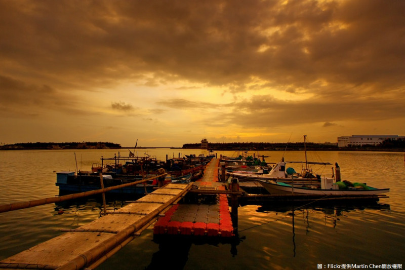 台南市將軍漁港黃昏美景，令人駐足。   圖：Flickr提供Martin Chen開放權限