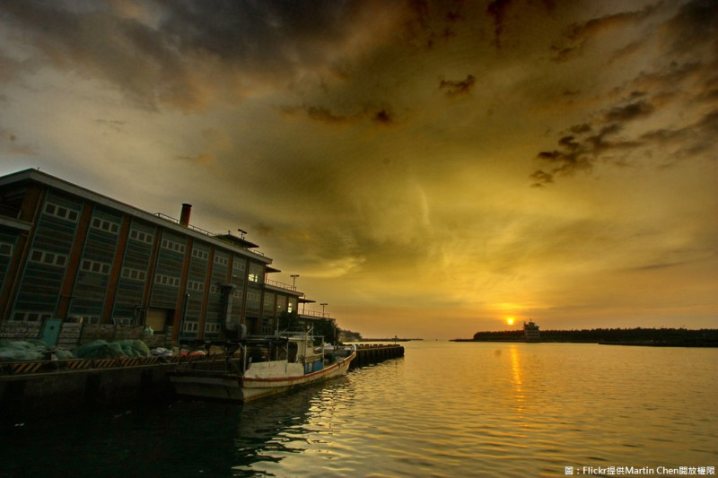 台南市將軍漁港夕陽美景，美不勝收。   圖：Flickr提供Martin Chen開放權限