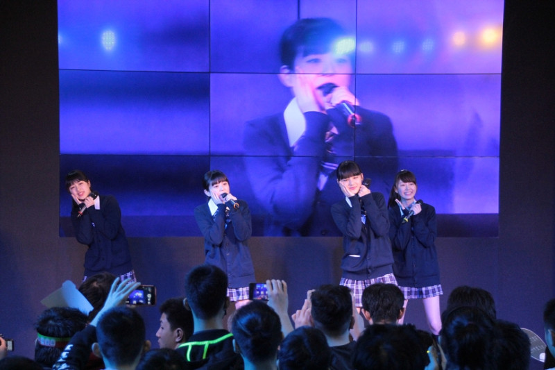 初次在台進行演出的「TAKEYAMA3.5」除了翻唱K-ON！輕音部的〈Don’t say lazy〉之外，現場更演唱了多首原創歌曲。   圖：台灣東販/提供