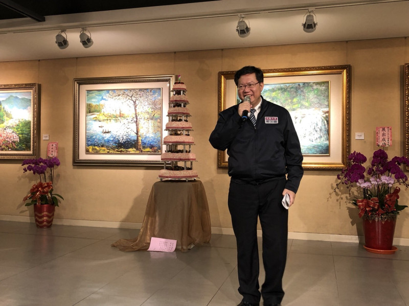 桃園市長鄭文燦今（3）日下午前往文化局，出席「晴天藝蕾-趙昌平油畫展」開幕記者會。   