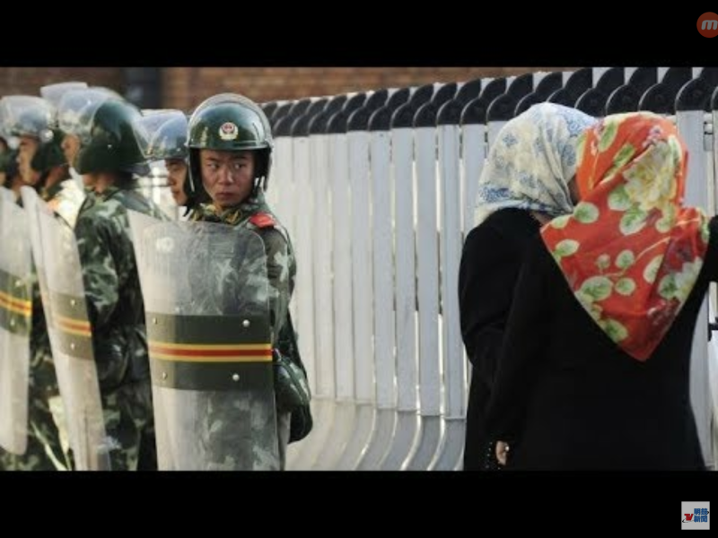 新疆喀什郊外的一個「再教育營」，中國武警嚴密監控維族人的活動。   圖：翻攝自Youtube（資料畫面）